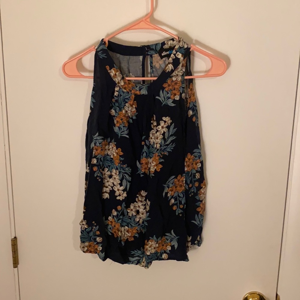 Alice Blue. Great condition. Top. Floral print